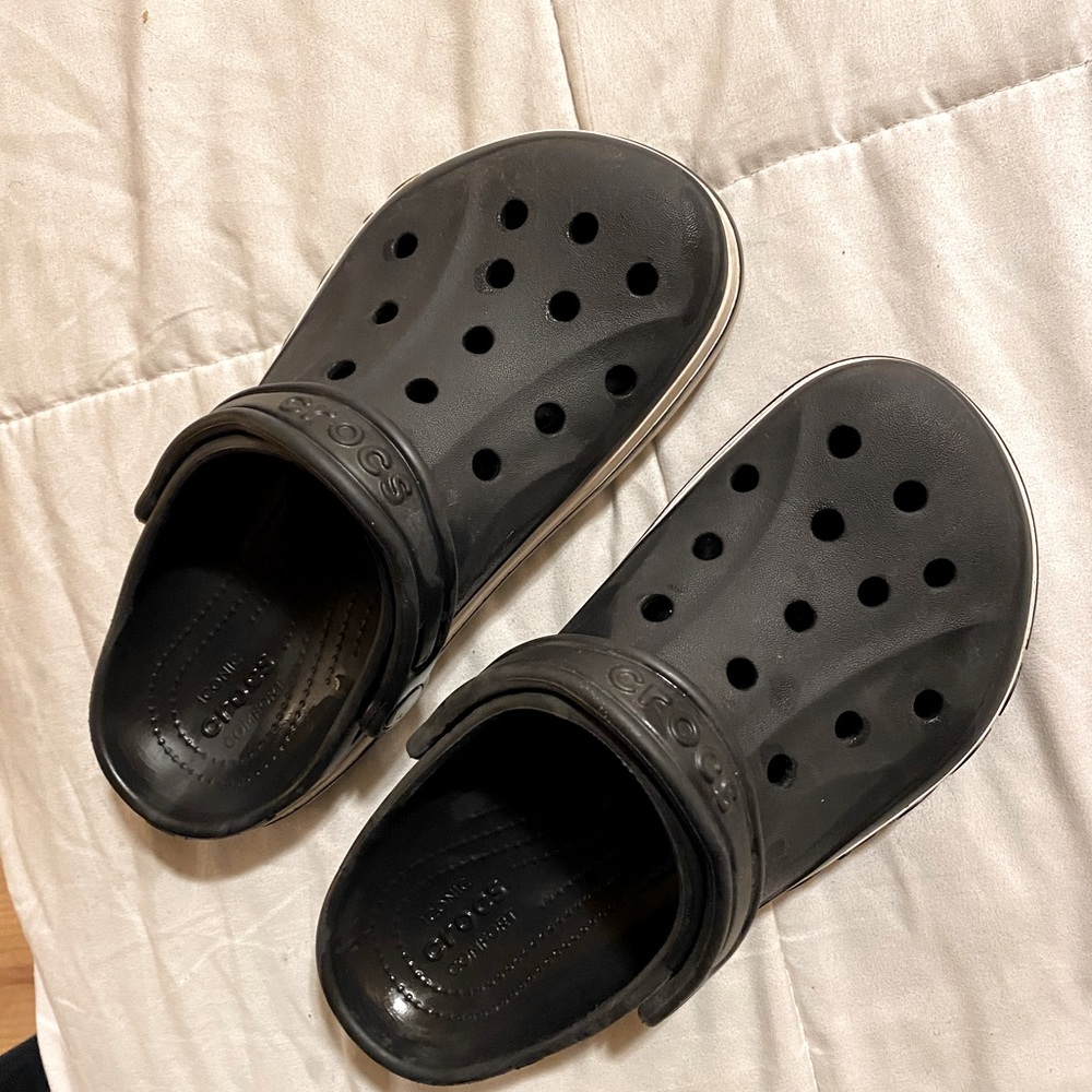 Black crocs